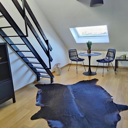 B&B Leopold & Appartementen Синт-Тройден Екстериор снимка
